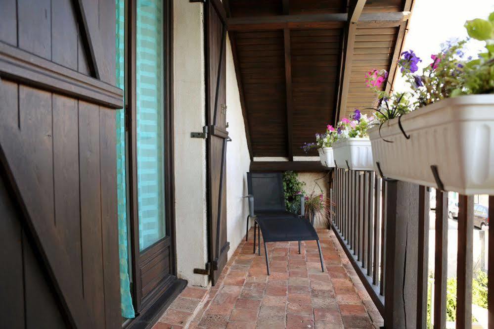 Du Cote De Chez Jos Hotel Bezons Kültér fotó